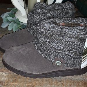 Muk Luks boots NWT